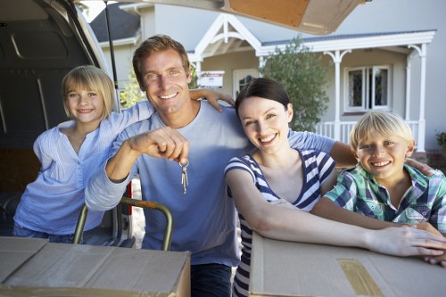 Assistance with boxes and furniture for home or office transport