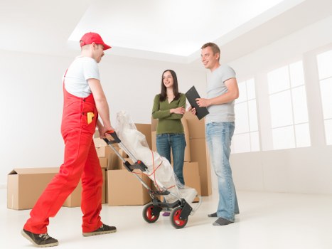 Preparation checklist and packing for a move in Becontreeheath